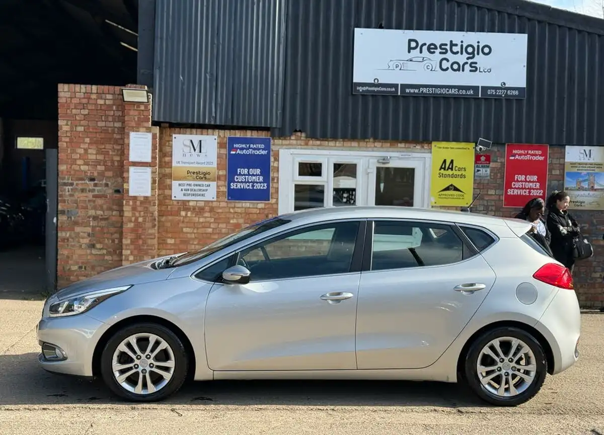 2013-kia-ceed-16crdi-2-hatchback-big-5