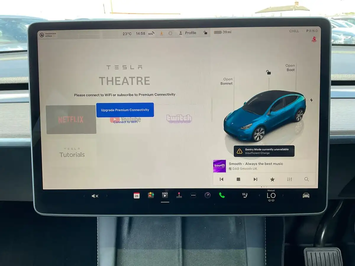2022-tesla-model-y-e-long-range-big-26