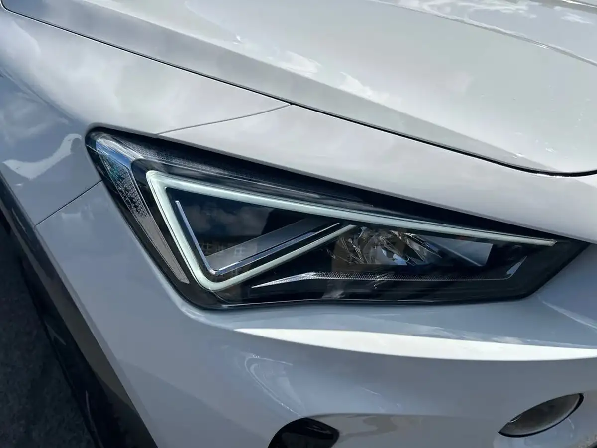 2024-cupra-formentor-14-e-hybrid-v1-big-26
