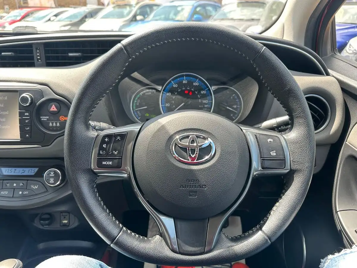 2015-toyota-yaris-15-vvt-i-icon-hybrid-big-11