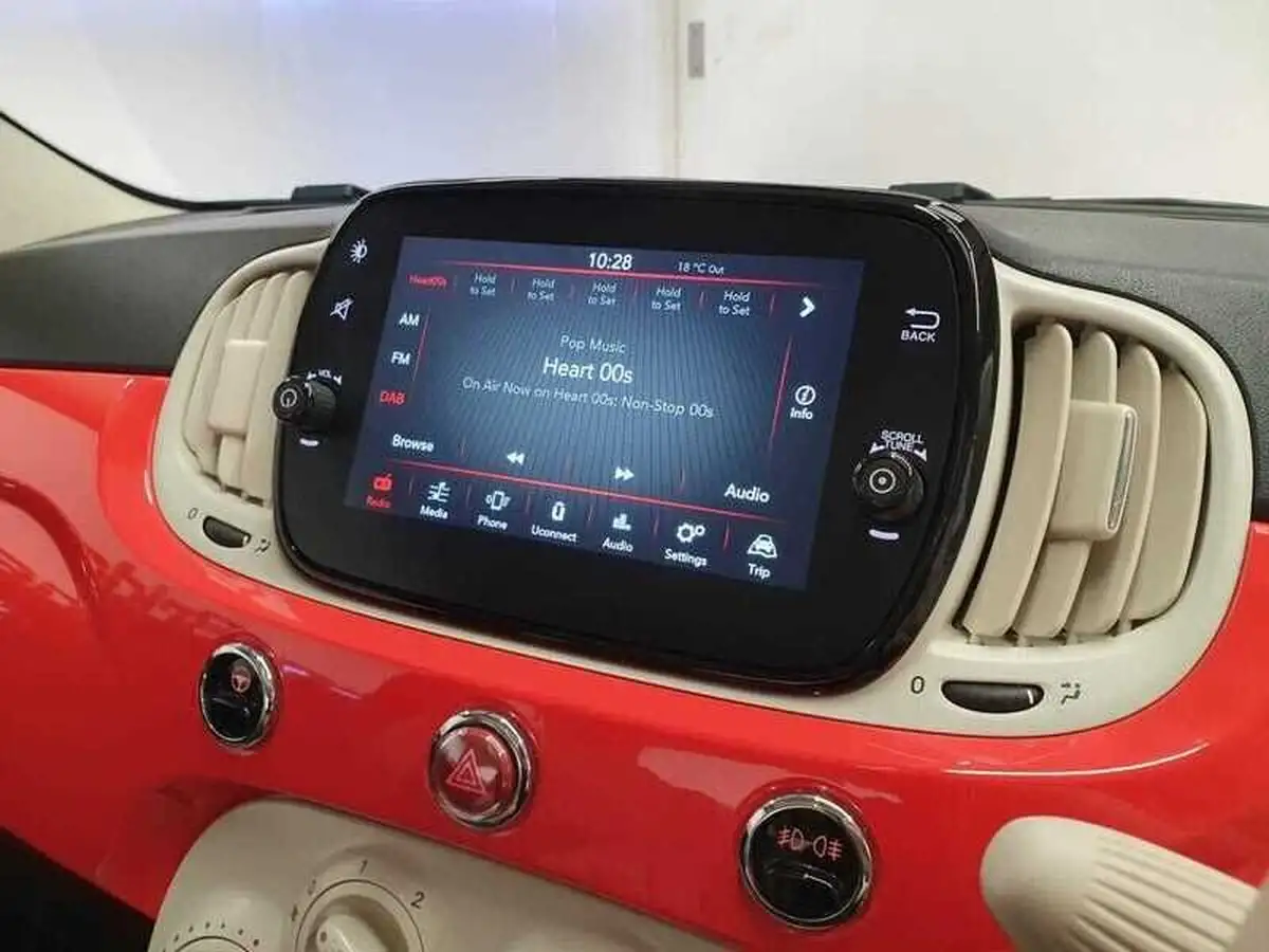 2021-fiat-500-10-lounge-big-13