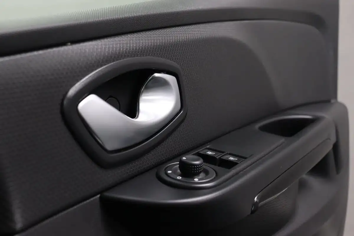 2015-renault-clio-09-tce-dynamique-nav-big-43