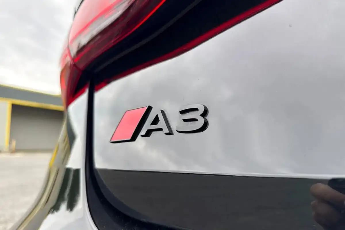 2024-audi-a3-15-35-tfsi-s-line-saloon-4d-big-33