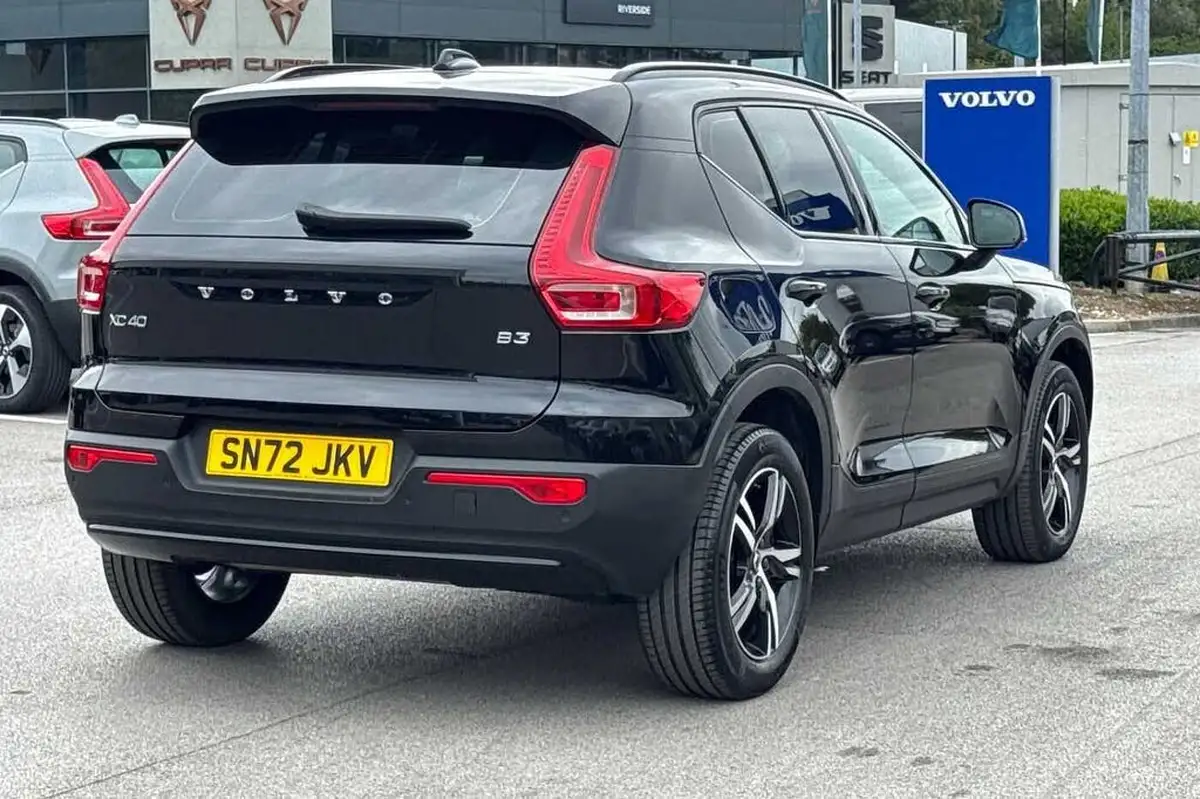 2022-volvo-xc40-20-b3-plus-big-39