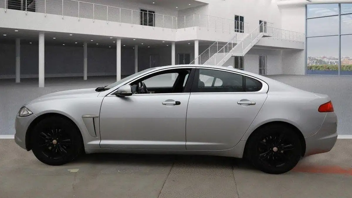 2015-jaguar-xf-22td-luxury-163ps-saloon-4d-big-5