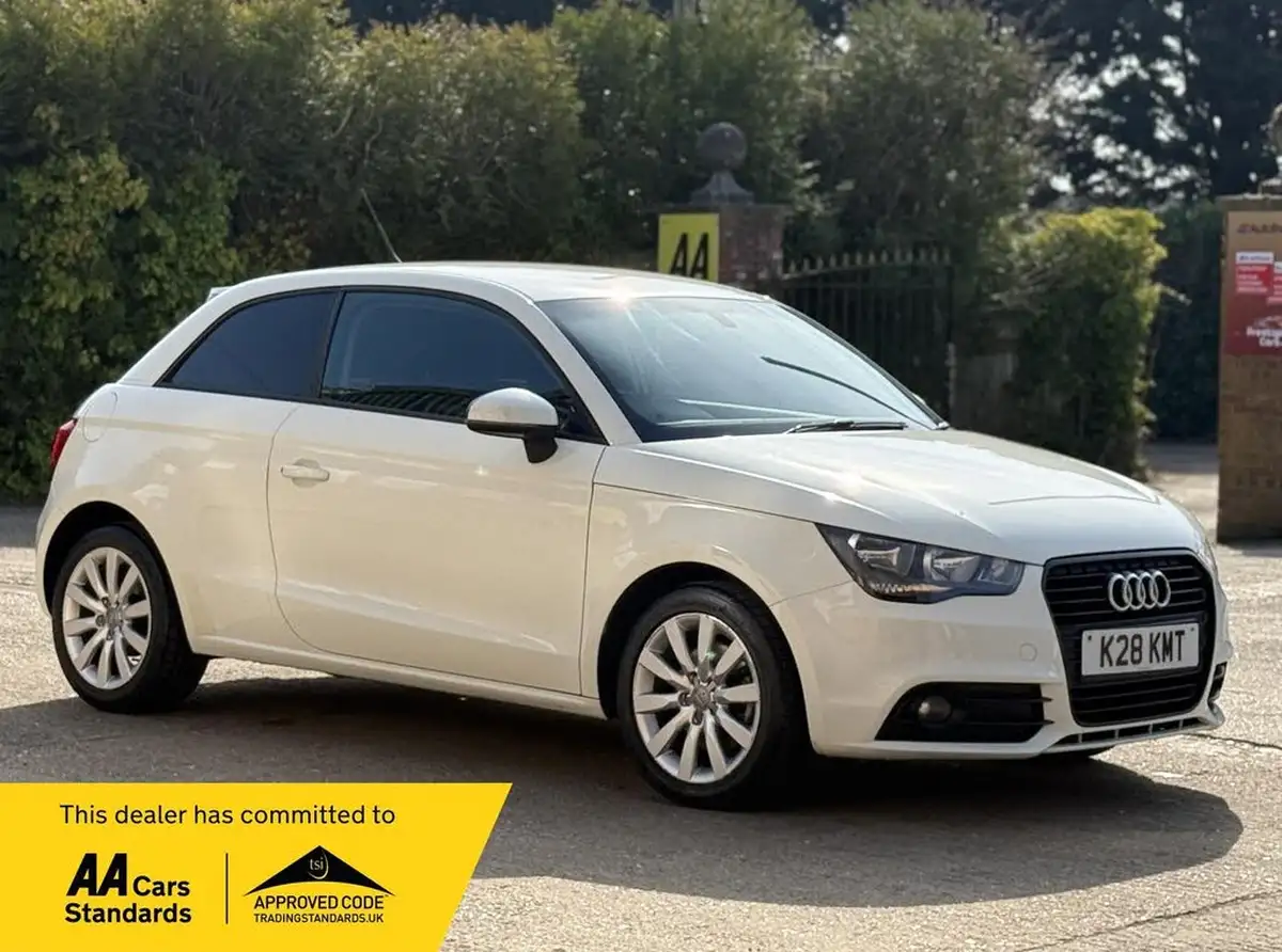 2011-audi-a1-14-sport-tfsi-hatchback-3d-big-0
