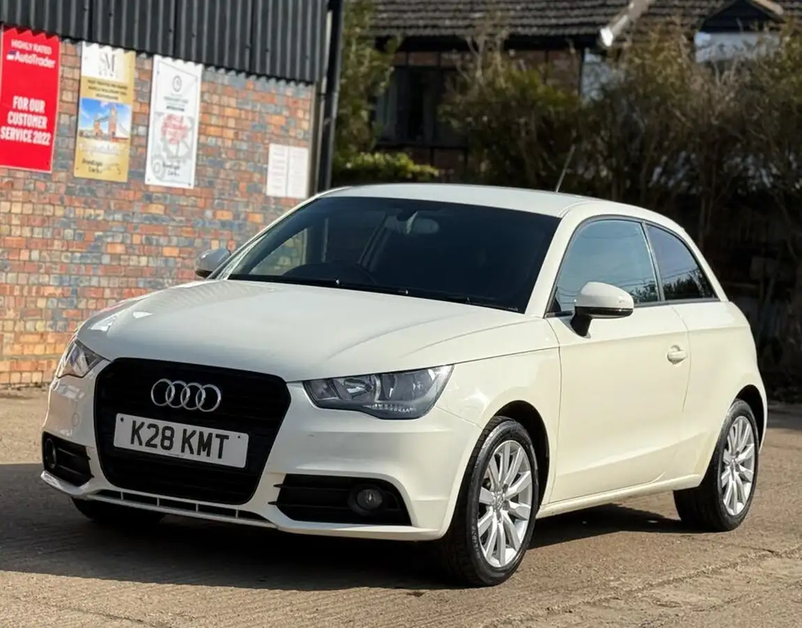 2011-audi-a1-14-sport-tfsi-hatchback-3d-big-4