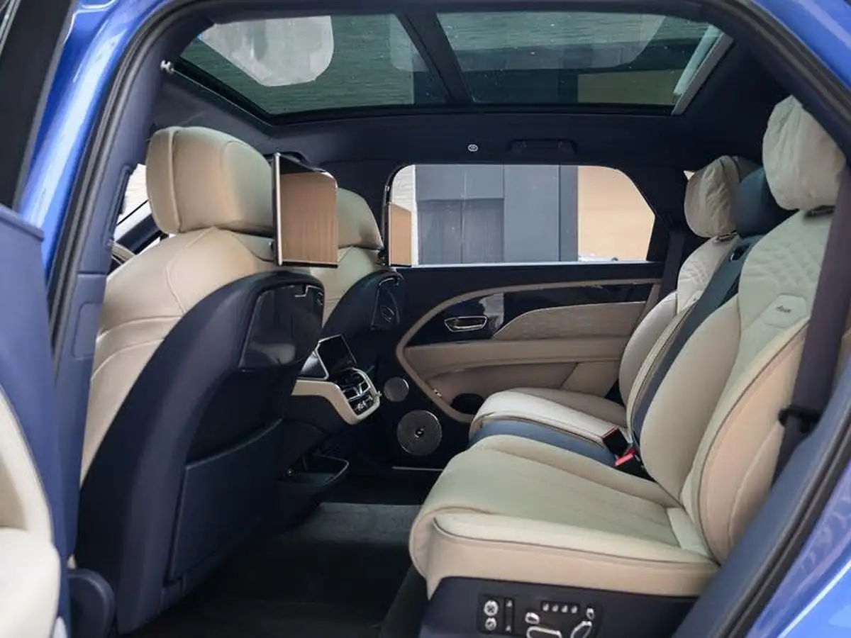 2024-bentley-bentayga-40-v8-extended-wheelbase-azure-big-10