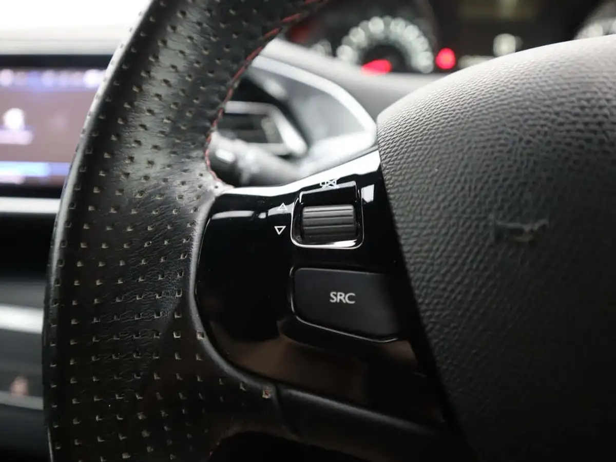 2019-peugeot-308-12-puretech-gt-line-big-30