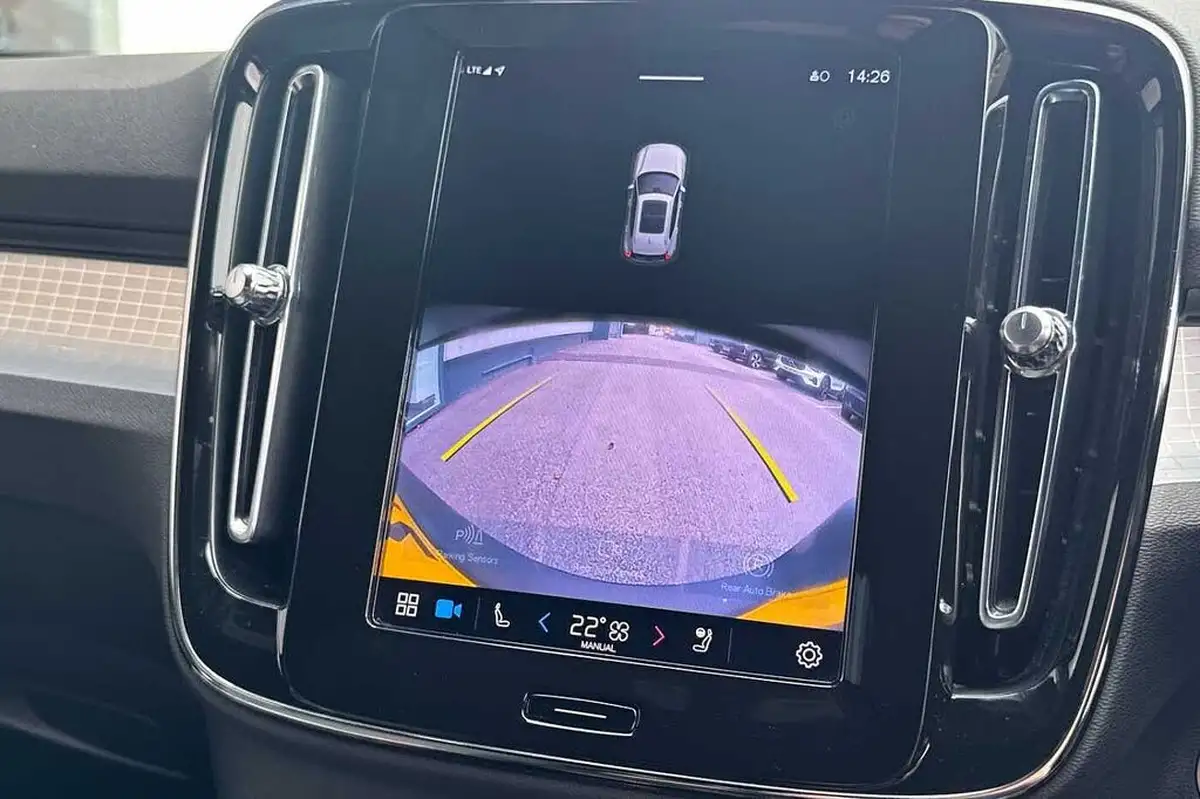 2022-volvo-xc40-20-b3-plus-big-15