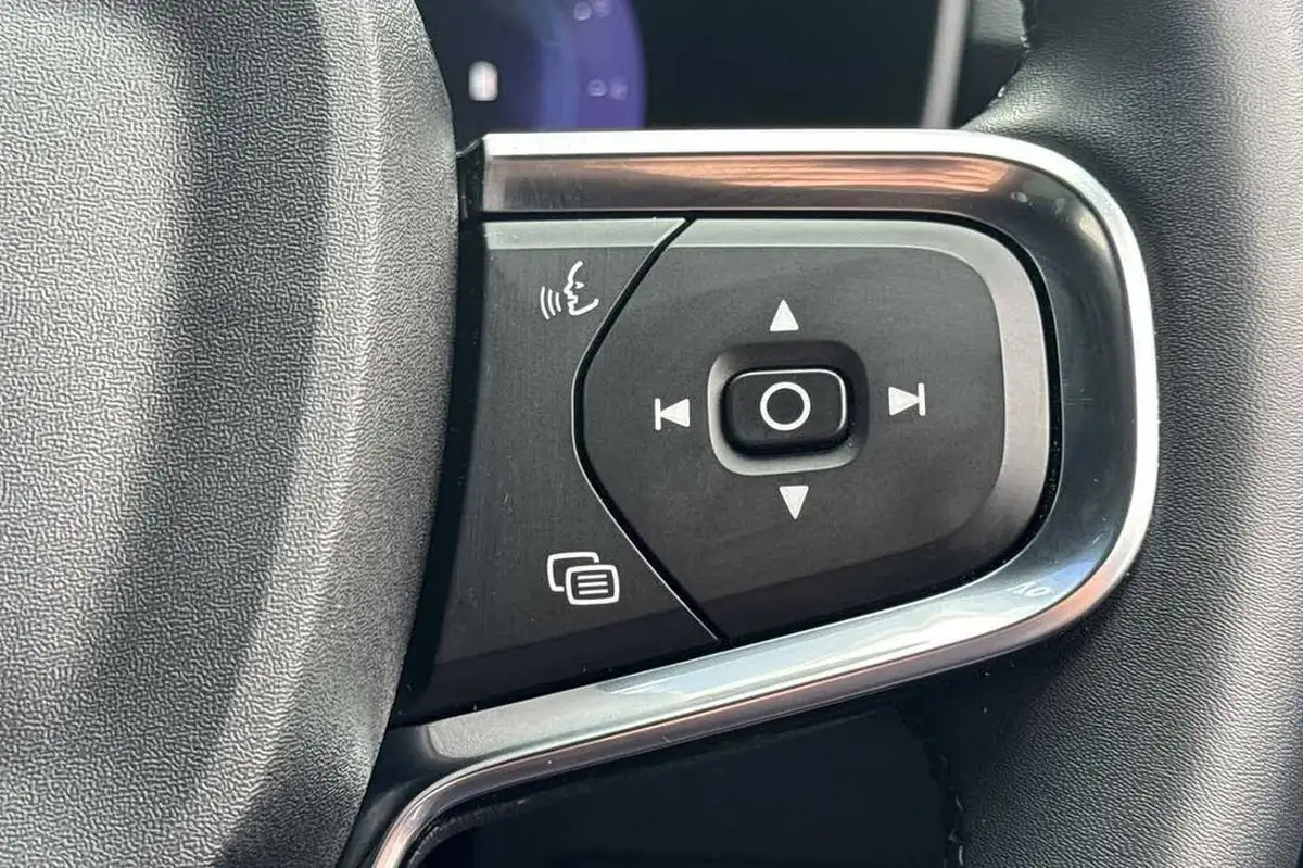 2022-volvo-xc40-20-b3-plus-big-11