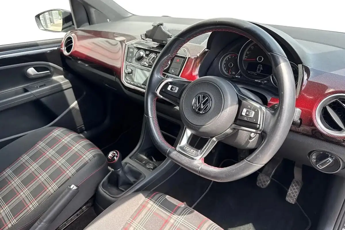 2018-volkswagen-up-10-gti-5d-big-13