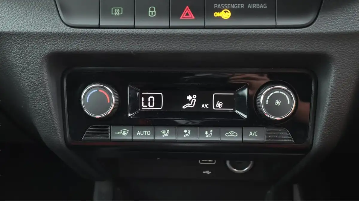 2021-skoda-fabia-10-tsi-monte-carlo-95ps-hatchback-dsg-big-11