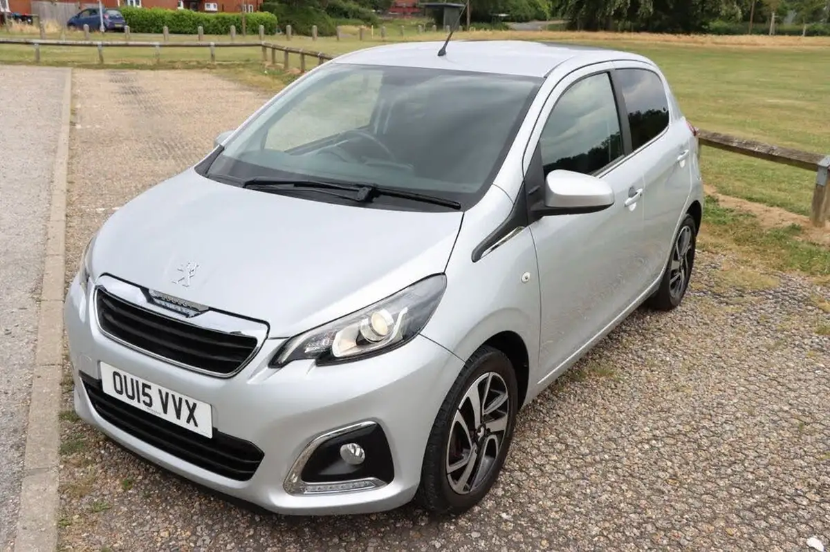 2015-peugeot-108-12-allure-vti-puretech-hatchback-5d-big-28