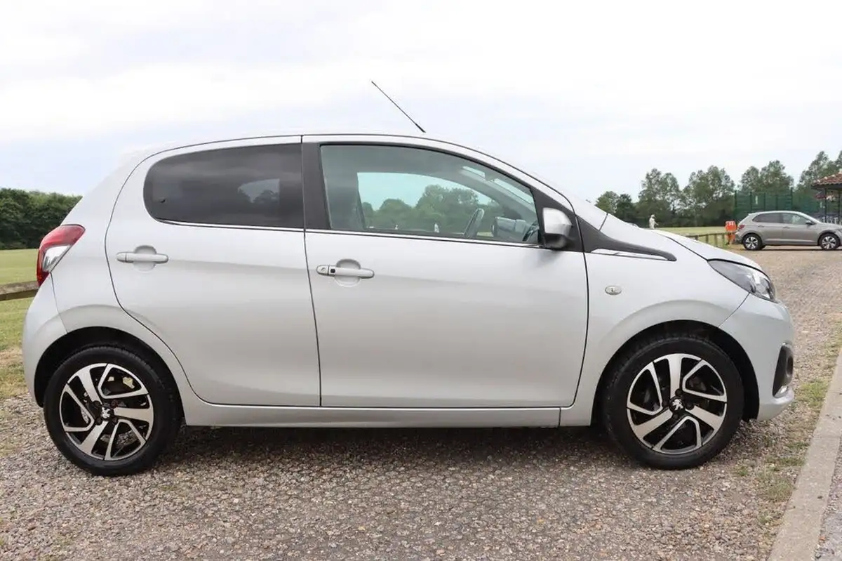2015-peugeot-108-12-allure-vti-puretech-hatchback-5d-big-4