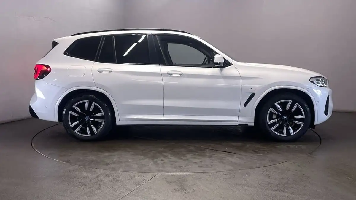 2022-bmw-ix3-e-m-sport-big-8