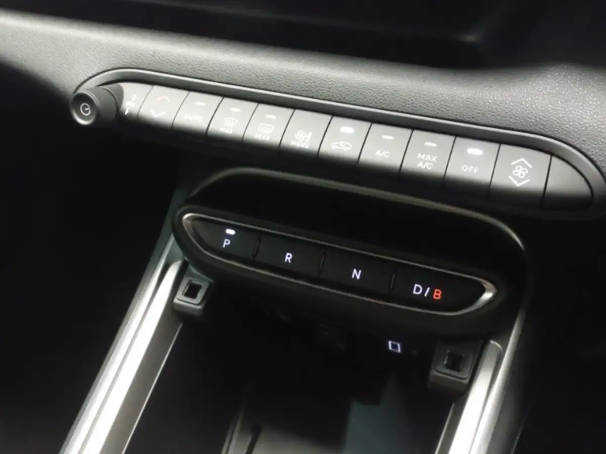 2024-jeep-avenger-e-summit-big-11