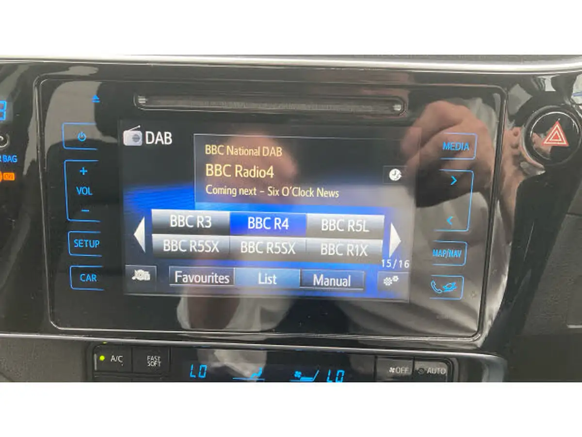 2018-toyota-auris-18-vvt-i-hsd-excel-hatchback-big-11