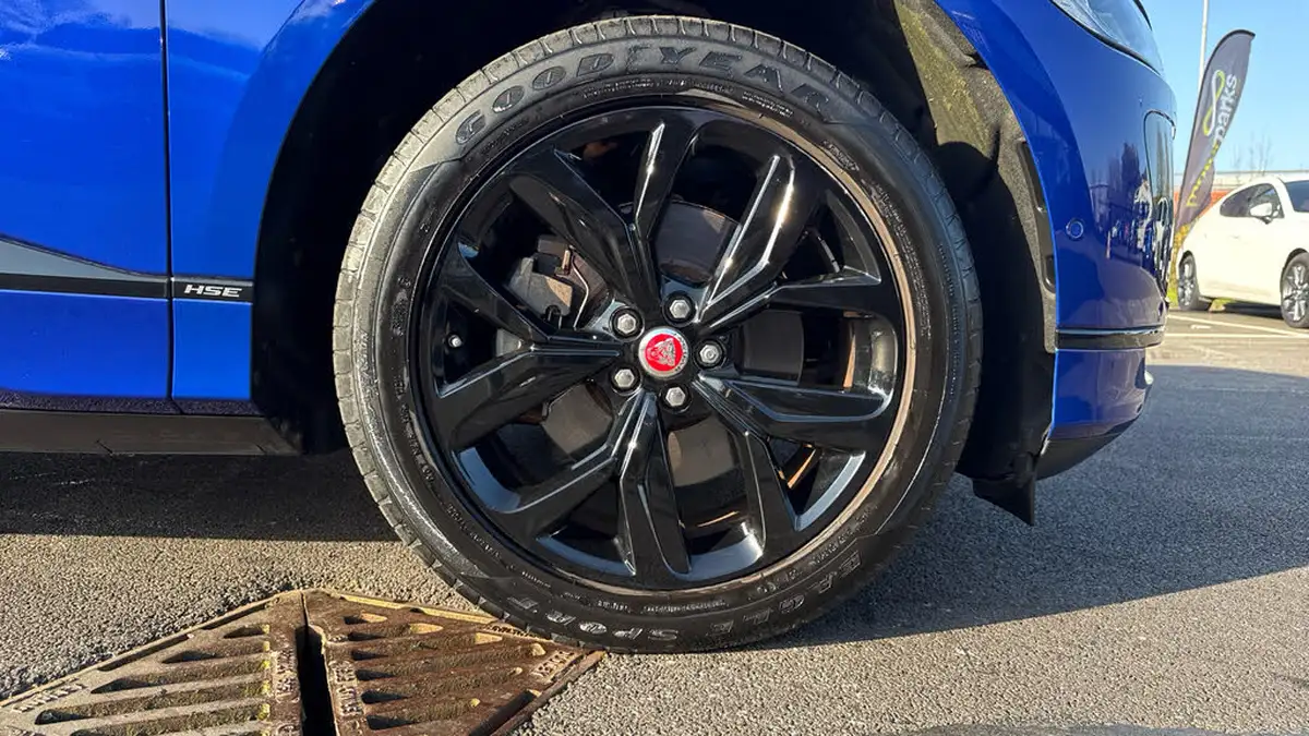 2021-jaguar-i-pace-ev400-hse-big-19
