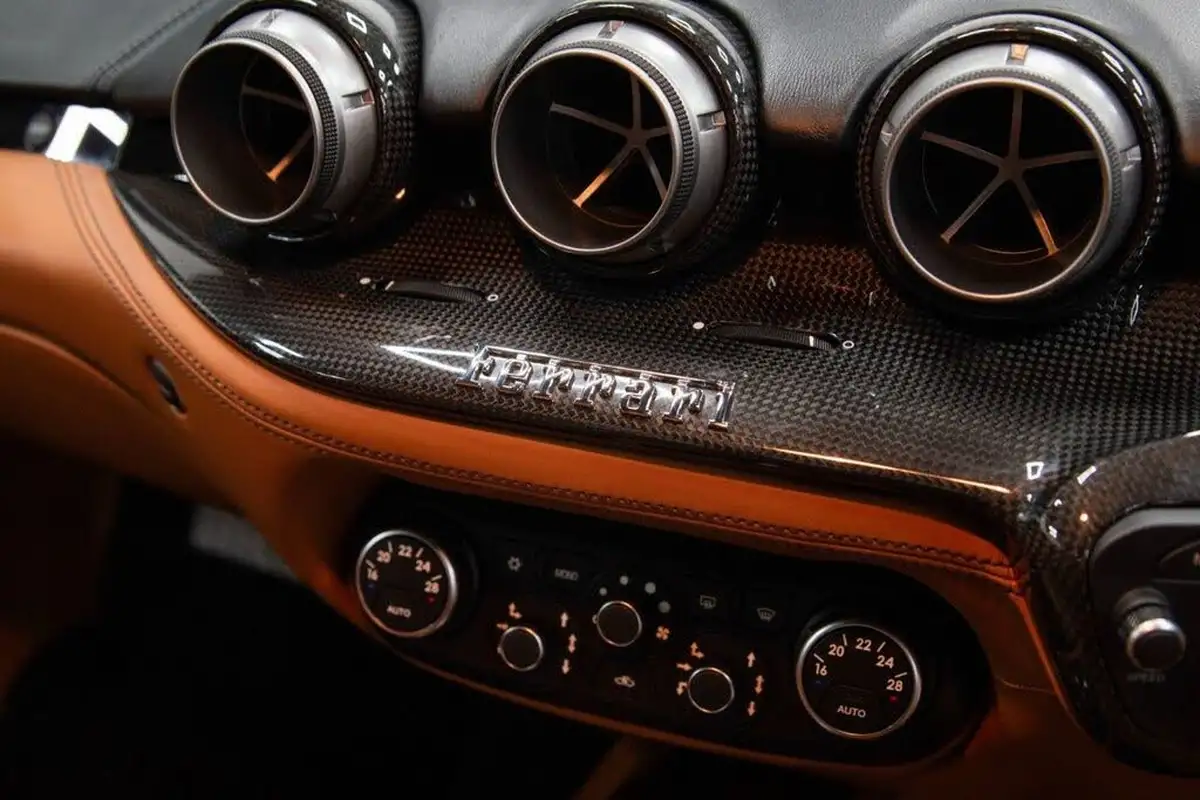 2015-ferrari-f12berlinetta-62-big-37