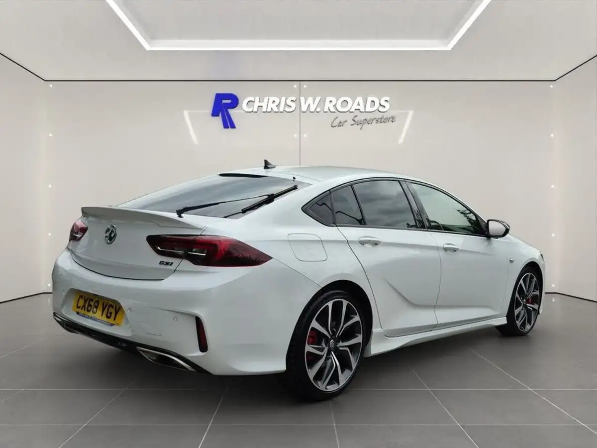 2018-vauxhall-insignia-grand-sport-20-biturbo-gsi-nav-big-10