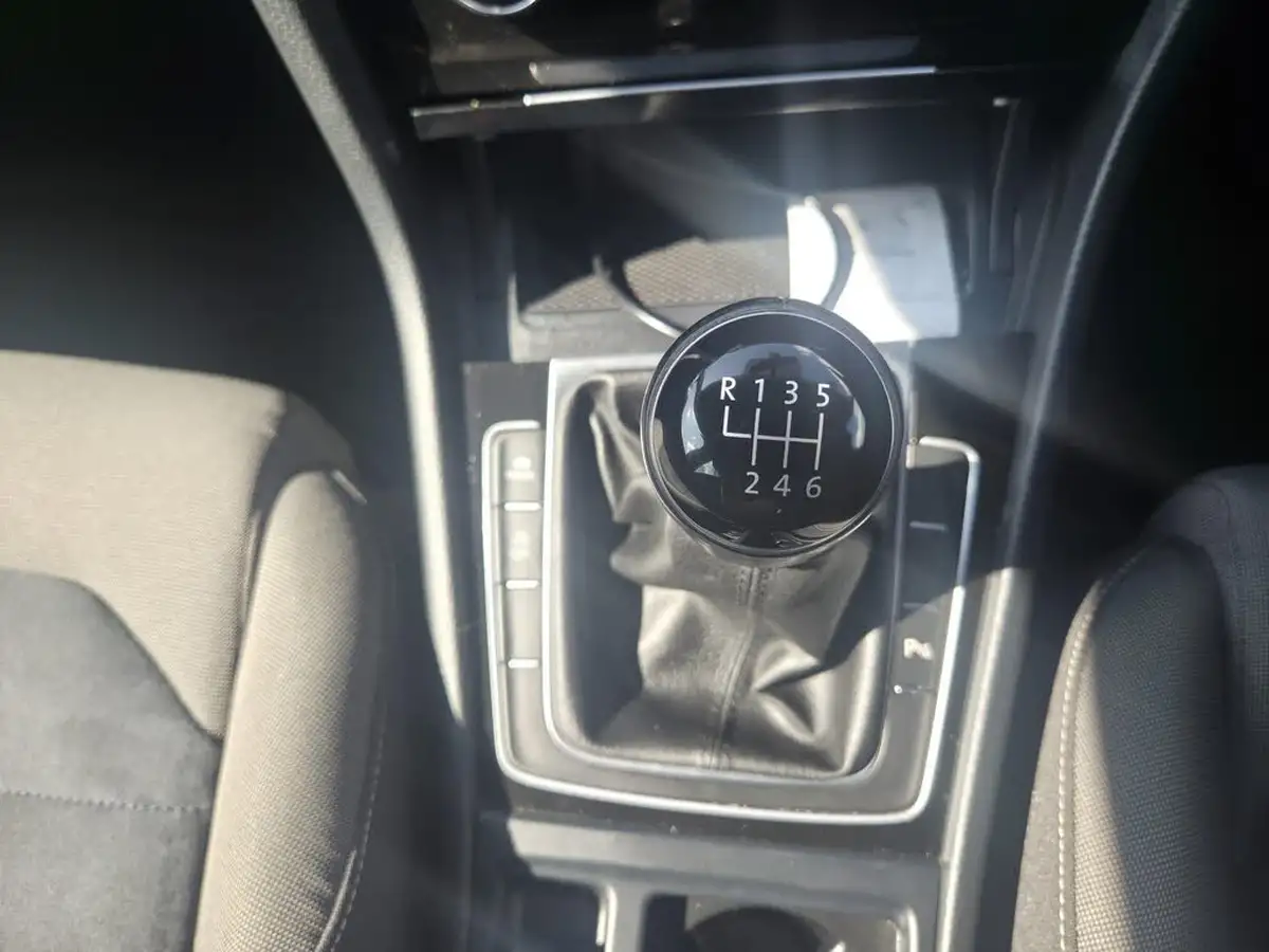2013-volkswagen-golf-20tdi-gt-ss-hatchback-5d-big-13