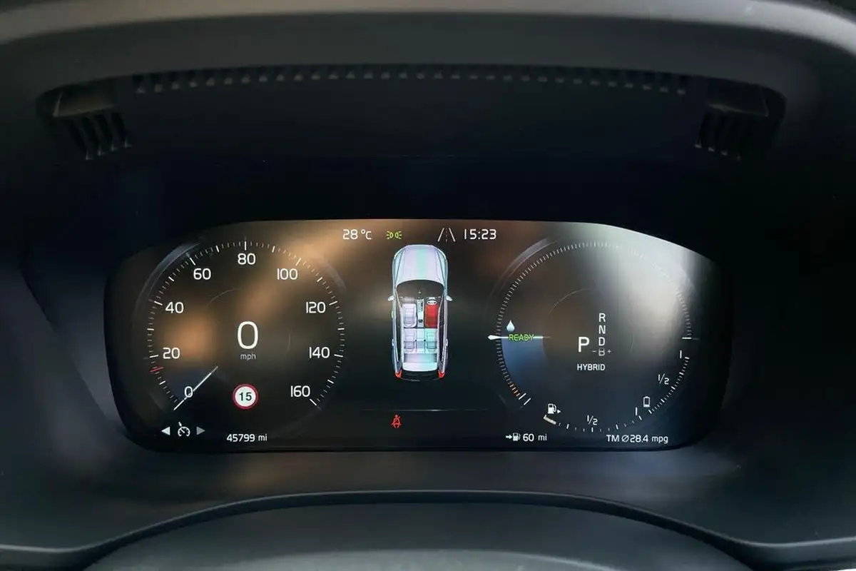 2021-volvo-xc60-20-t6-r-design-340bhp-big-43