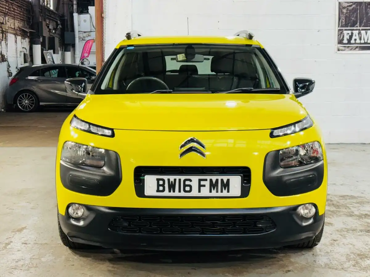 2016-citroen-c4-cactus-16bluehdi-flair-ss-etg6-big-1
