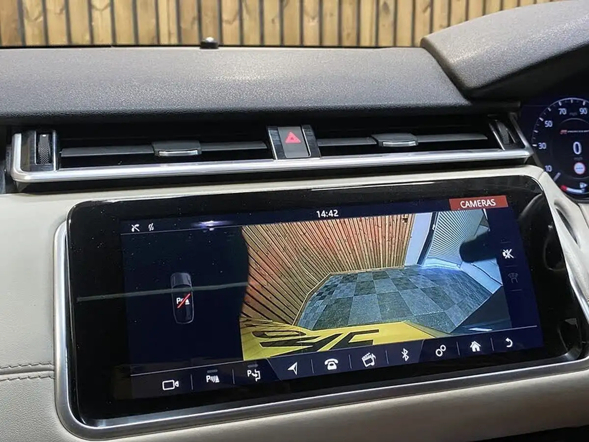 2018-land-rover-range-rover-velar-20-d240-r-dynamic-hse-big-41