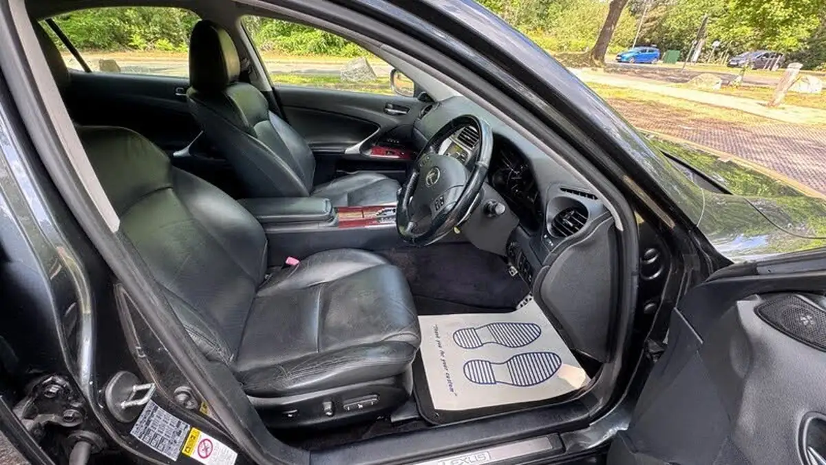 2008-lexus-is-250-25-se-auto-big-3