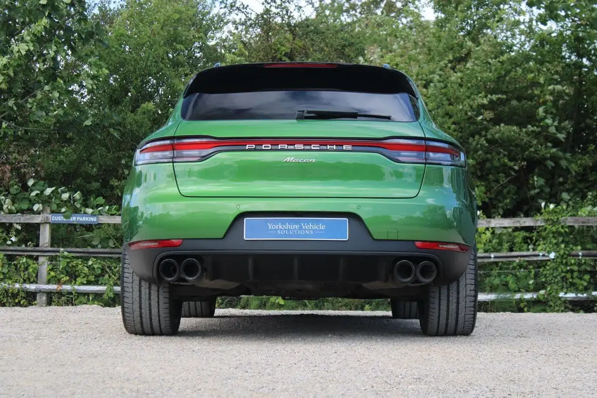 2018-porsche-macan-big-46