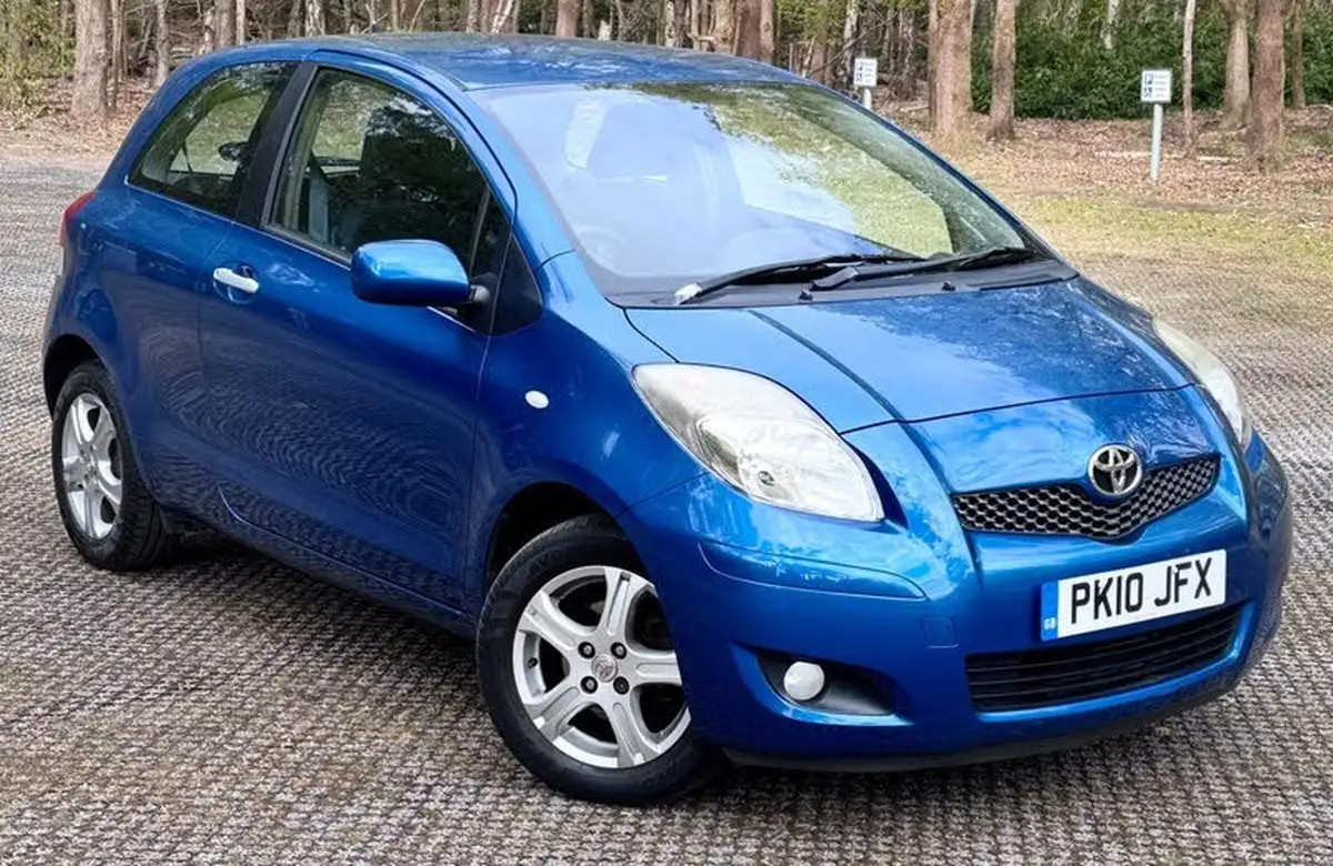 2010-toyota-yaris-10-tr-3d-big-0