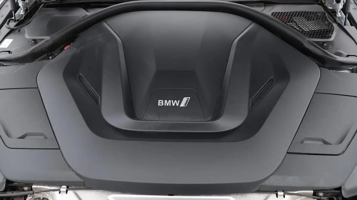 2022-bmw-i4-e-edrive40-m-sport-big-19