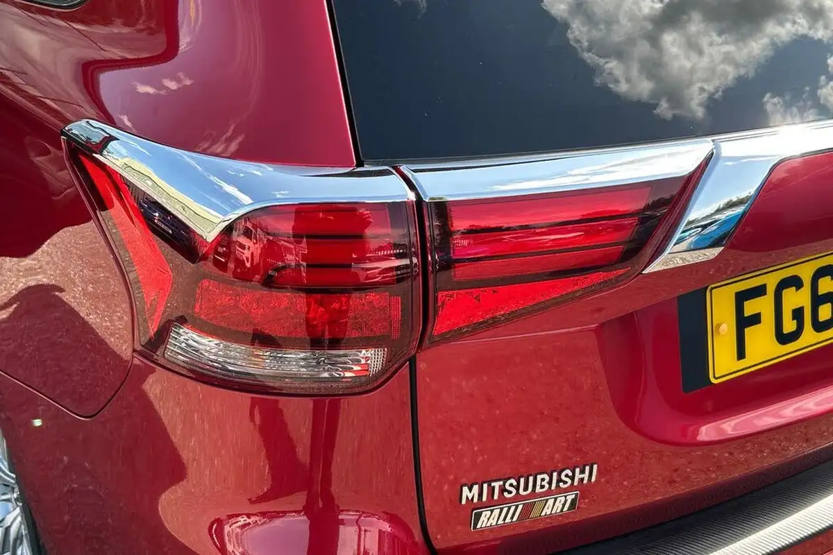 2019-mitsubishi-outlander-24-4h-phev-big-26