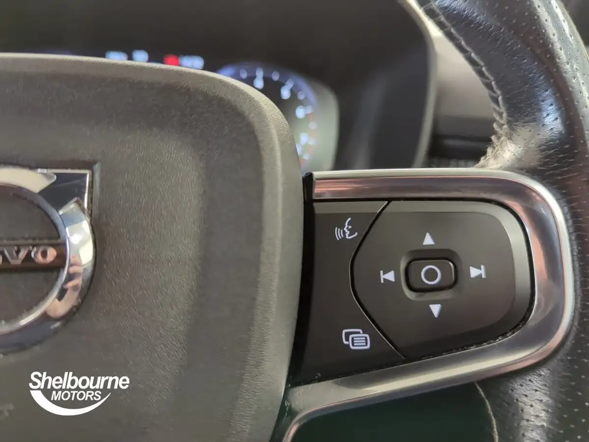2020-volvo-xc40-15-t3-r-design-geartronic-big-23