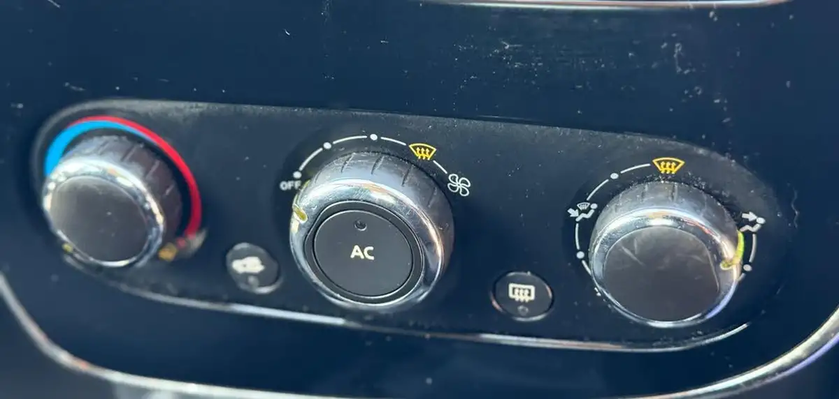 2014-renault-clio-15td-dynamique-medianavss-big-40