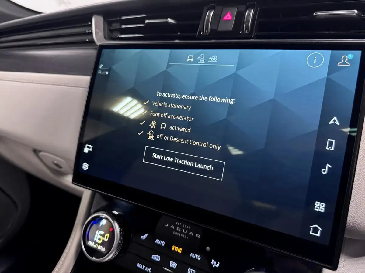 2022-jaguar-f-pace-20-d200-r-dynamic-black-big-56
