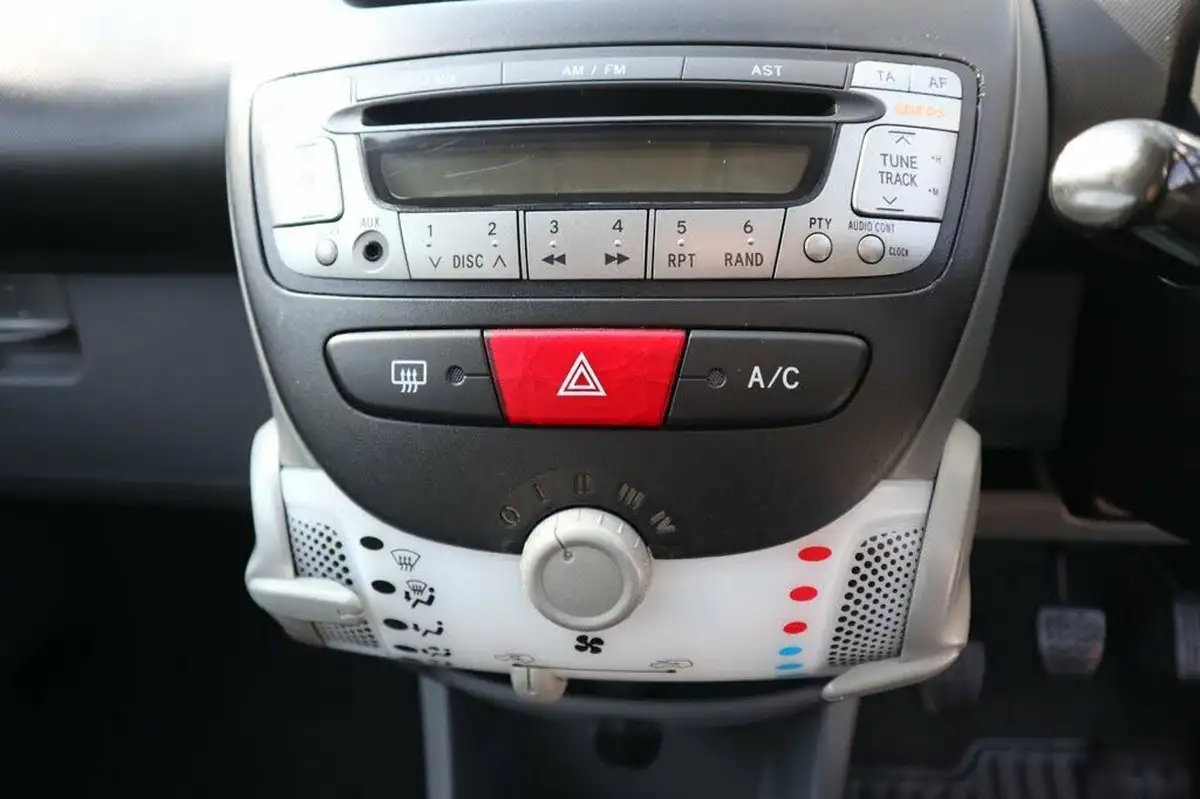 2011-toyota-aygo-10-aygo-ice-3d-big-13