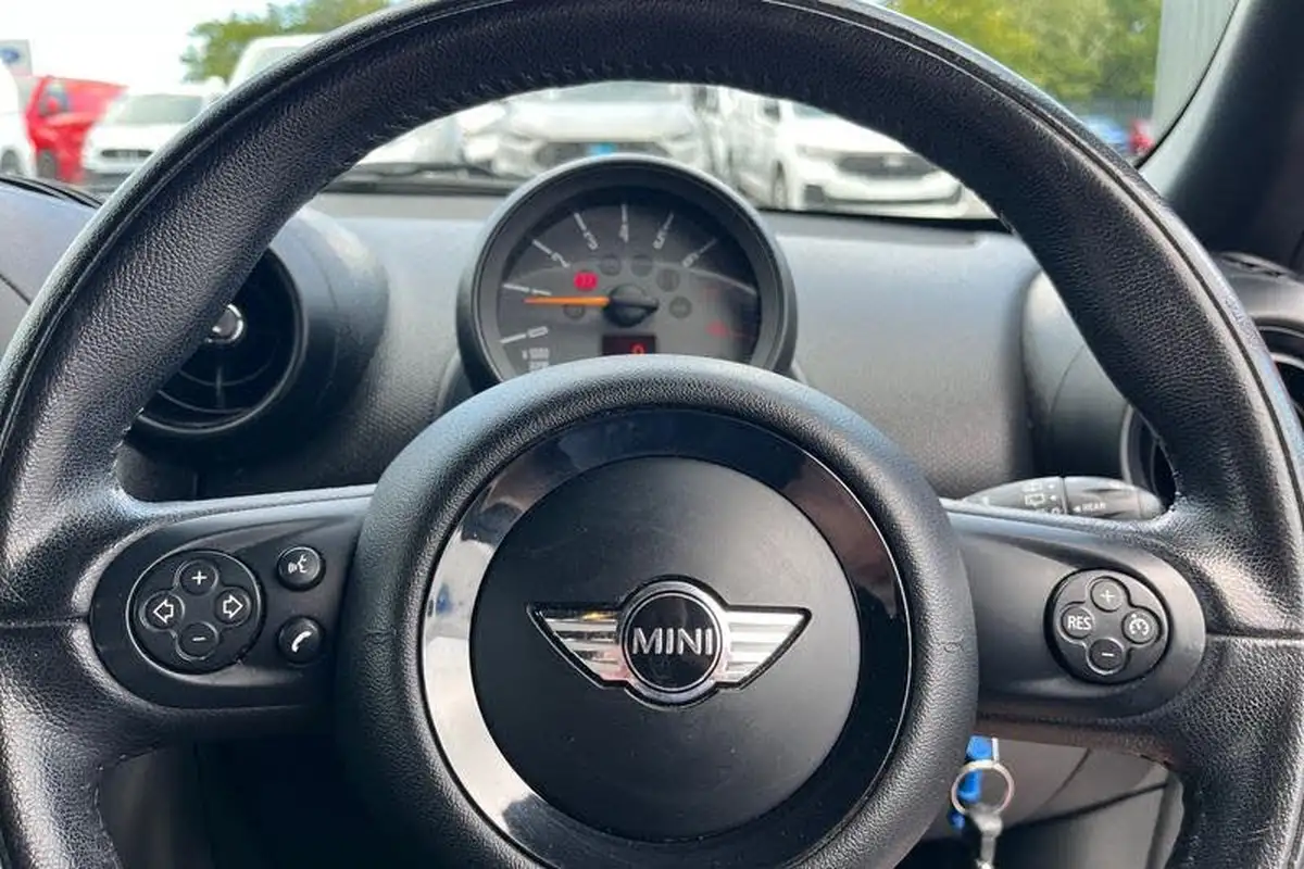 2014-mini-countryman-16-cooper-s-190bhp-big-11