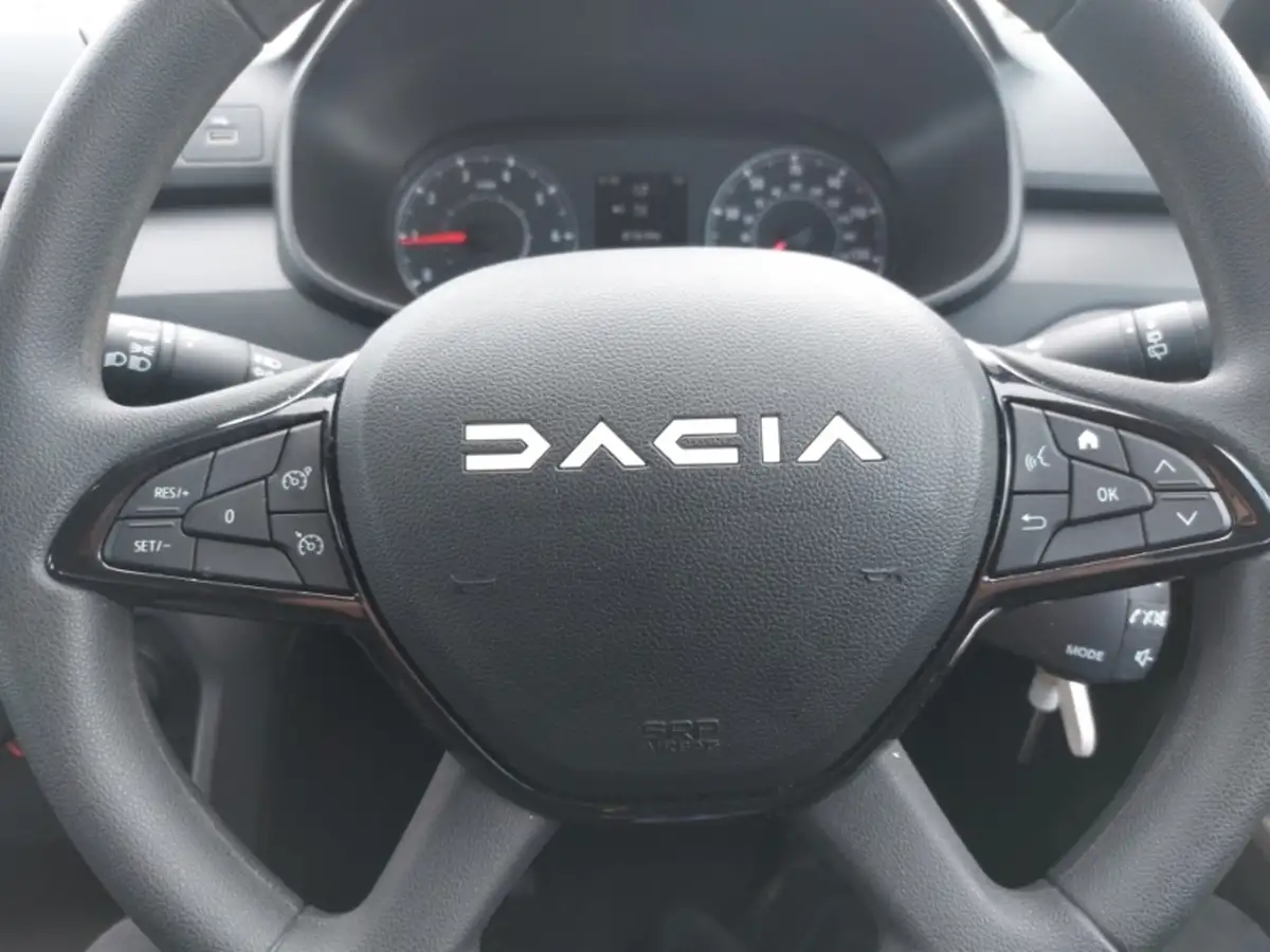 2024-dacia-sandero-10-tce-essential-90bhp-big-16