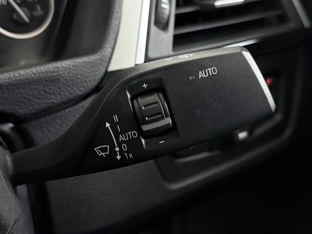 2018-bmw-3-series-20-330e-m-sport-big-28