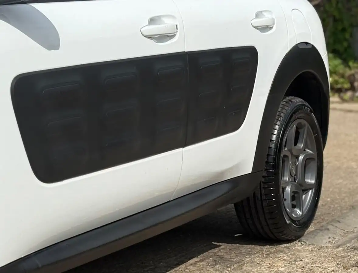 2017-citroen-c4-cactus-12-puretech-feel-82ps-big-30