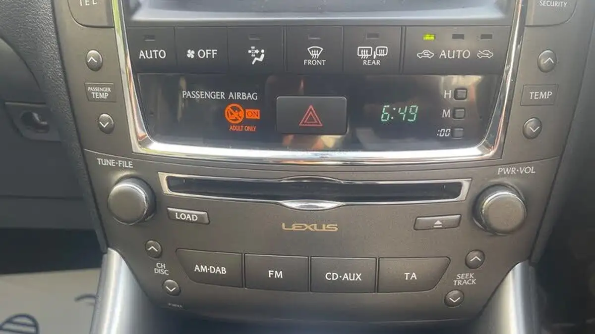 2010-lexus-is-250-25-se-i-dab-saloon-4d-auto-big-38