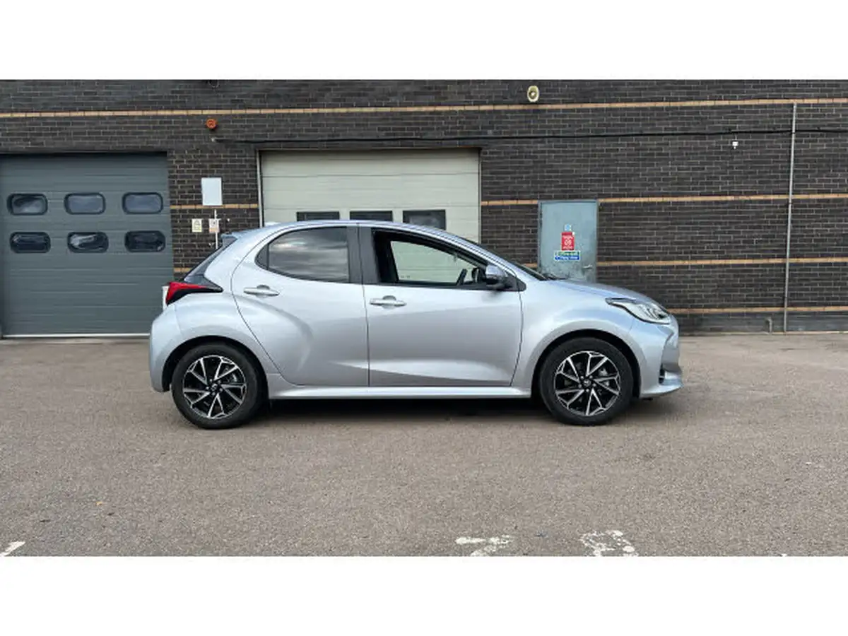 2023-toyota-yaris-15-vvt-i-design-big-15