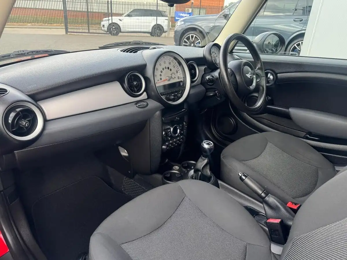 2011-mini-cooper-16-one-98bhp-hatchback-3d-big-8