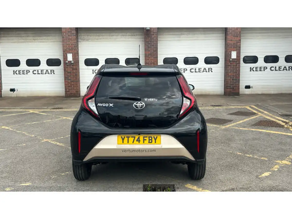 2024-toyota-aygo-x-10-vvt-i-edge-big-18