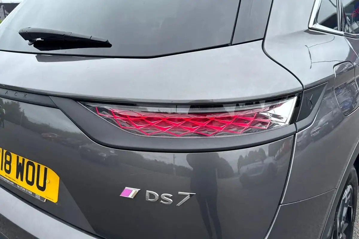 2018-ds-ds-7-crossback-20bluehdi-performance-line-big-15
