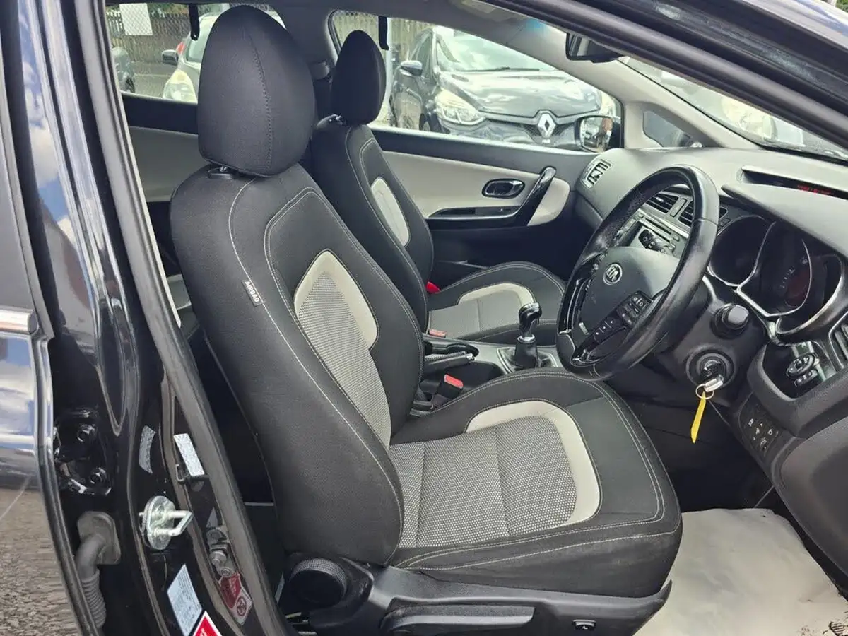 2014-kia-ceed-16crdi-3-isg-hatchback-big-18