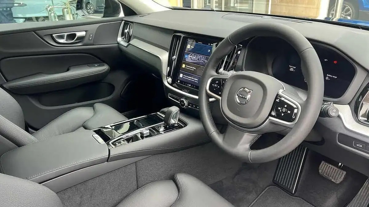 2025-volvo-v60-20-t6-plus-dark-station-wagon-big-5