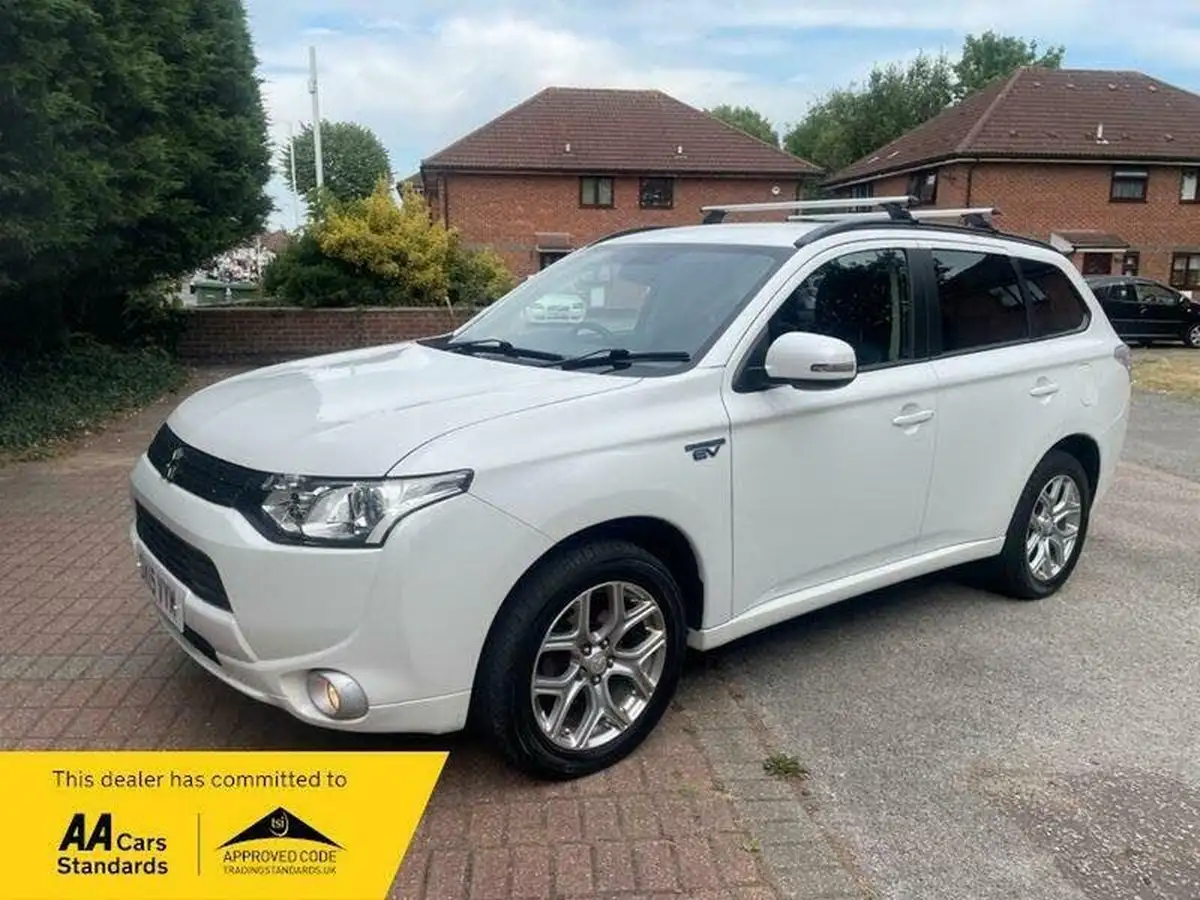 2015-mitsubishi-outlander-20-gx3h-phev-5st-big-3